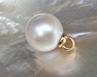 Gardenia Bloom Pendant, 14kt gold