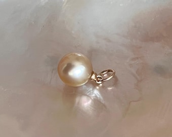 Golden Hina Pearl Pendant