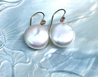 Luna Pearl Earrings
