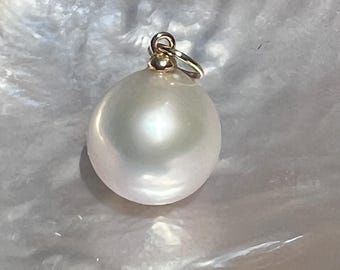 Gardenia Bloom Pendant, 14kt gold