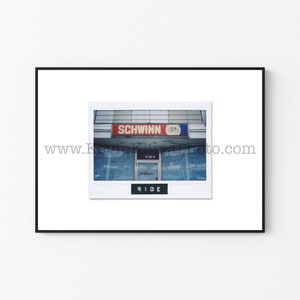 SCHWINN BICYCLE SHOP Stampa fotografica - Arte da parete senza cornice - Stampa su pellicola istantanea Polaroid - Negozio di biciclette, ciclista