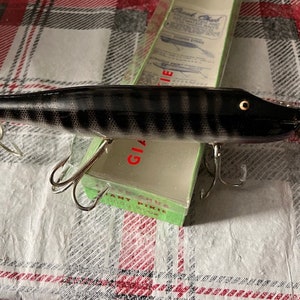 Creek Chub Giant Pikie, NIB, madera, TE, color escama negra más resistente.