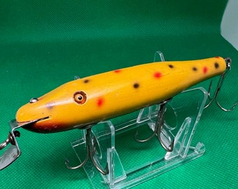 1923 Thru 1934 Heddon Game Fisher #5500 Wooden Red-White Lure