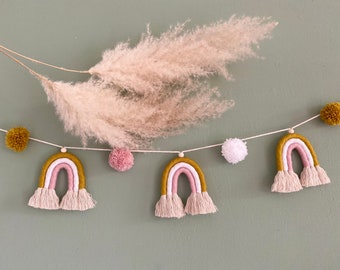 Wandbehang Regenbogen Makramee Girlande Boho Kinderzimmer Baby Wandbehang Bommel oder Feder