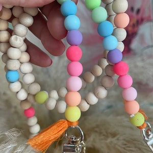 Handykette Boho Regenbogen Yoga Holzperlen Acrylperlen Quasten Hippie Bodycross Karabiner OHNE HÜLLE Bild 5