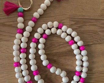 Chaîne de téléphone portable perles en bois framboise bodycross boho hippie rose chaîne d'été collier de perles pompons mala (sans étui)