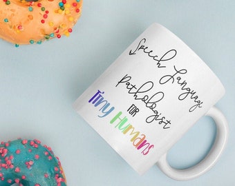 Taza SLP / SLP para pequeños humanos Taza / Logopedista Patólogo Taza de café / Regalo de terapeuta del habla
