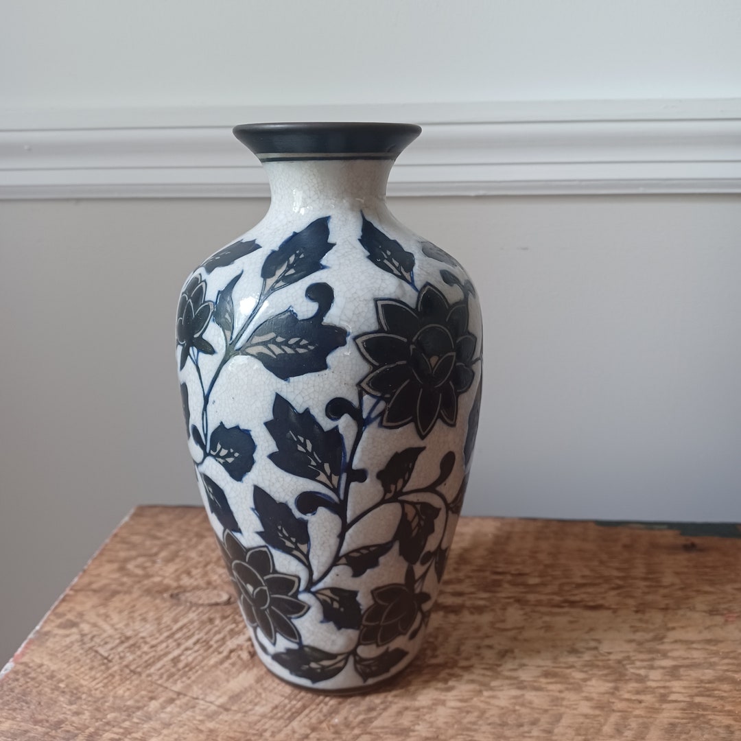 Chinese Sgraffito Black and White Floral Crackle Vase Rare