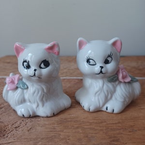 Pair of Anthropomorphic Vintage no Cat Kitten Figurines Side Eyes