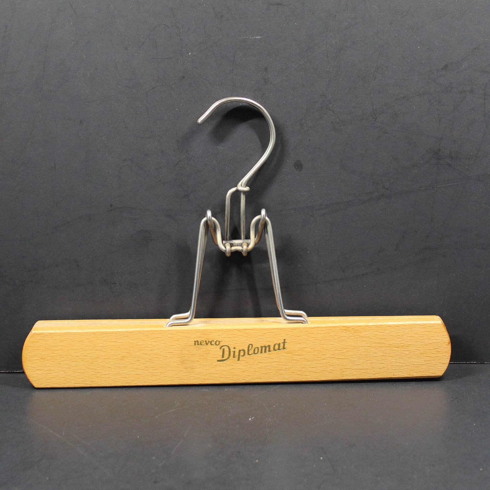 90s skirt clearance hangers