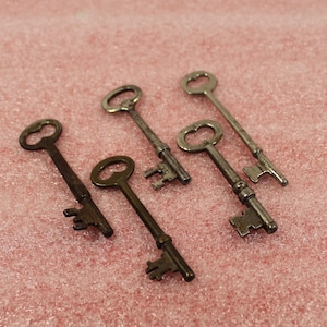 Vintage Skeleton Key Lot of 5 / Old Keys