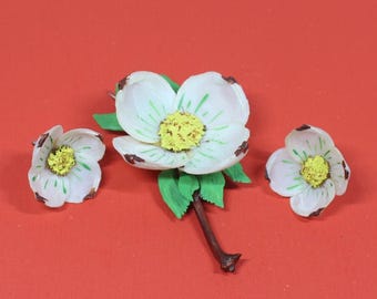 Vintage Jewelry Set Brooch and Screw Back Earrings Dogwood Flowers Made of Shell Includes Legend of The Dogwood Article / Coastal Style