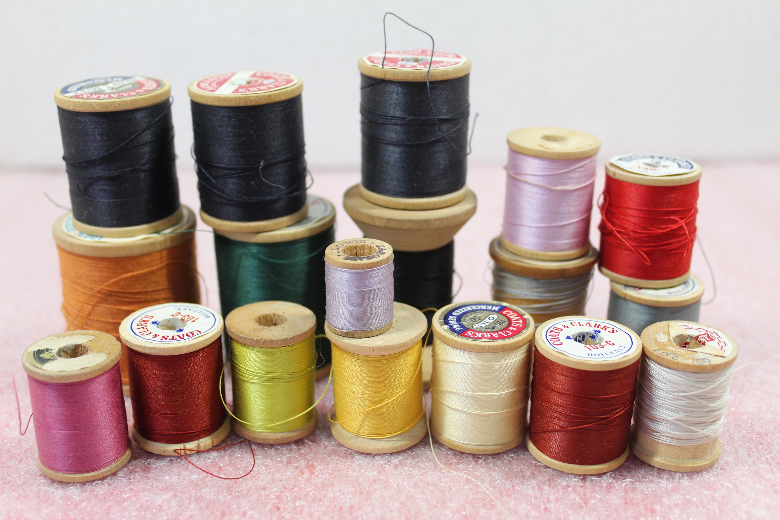 Fancy Spools Vintage Wooden Spools With and Without Thread Lot of 41 in Assorted ...