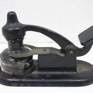 Vintage Drafting Inkwell Theo Alteneder and Sons PHILADELPHIA  / Mechanical Cast Iron Inkwell Holder