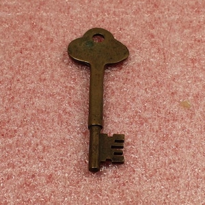 Vintage Hotel Skeleton Key / Old Door Lock Skeleton Key