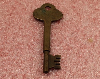 Vintage Hotel Skeleton Key / Old Door Lock Skeleton Key