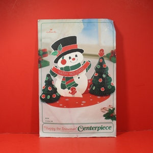 Vintage Hallmark Honeycomb Christmas Table Decoration &quot;Happy The Snowman&quot; Centerpiece / Holiday Winter Decor
