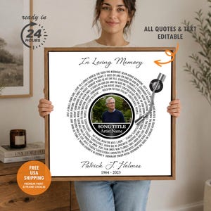 Puede incluir: Una impresi&oacute;n enmarcada con un marco de madera, con un dise&ntilde;o circular con letras de canciones y una foto de un hombre. El texto incluye "In Loving Memory", t&iacute;tulo de la canci&oacute;n, nombre del artista y fechas. Un gr&aacute;fico de disco de vinilo est&aacute; en la esquina superior derecha.