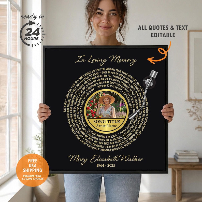 Puede incluir: Una impresi&oacute;n enmarcada en negro con texto dorado, que presenta un dise&ntilde;o circular con letras de canciones y una foto de una mujer. El texto dice "In Loving Memory" e incluye el nombre "Mary Elizabeth Walker" y las fechas 1964-2025.