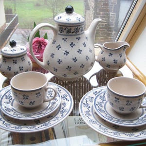 LAURA ASHLEY Juego de café vintage "Petite Fleur" para dos personas / Servicio de café / Gama Azul / Johnson Brothers England