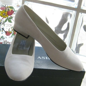 LAURA ASHLEY Vintage Suede Leather Pumice Coloured Court Shoes / Pumps, EU41 / UK7.5 / US9.5 - Vintage size - please check measurements!