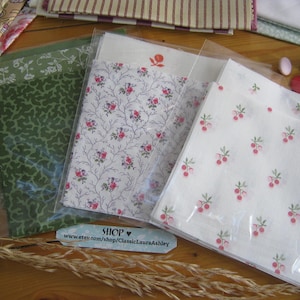 LAURA ASHLEY Vintage 70s/80s Print, 44 x Fabric Patchwork Pieces, Rose/Cherry/Moss/White, Crafts Sewing Patchwork image 1