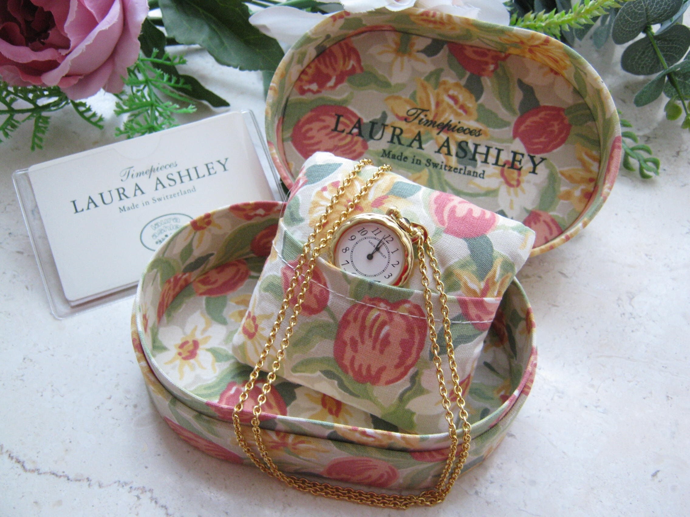 【稼働/良品】LAURA ASHLEY クオーツ ゴールド レディース MorningSave: Laura Ashley Women's Round Mini Mesh EZ Reader