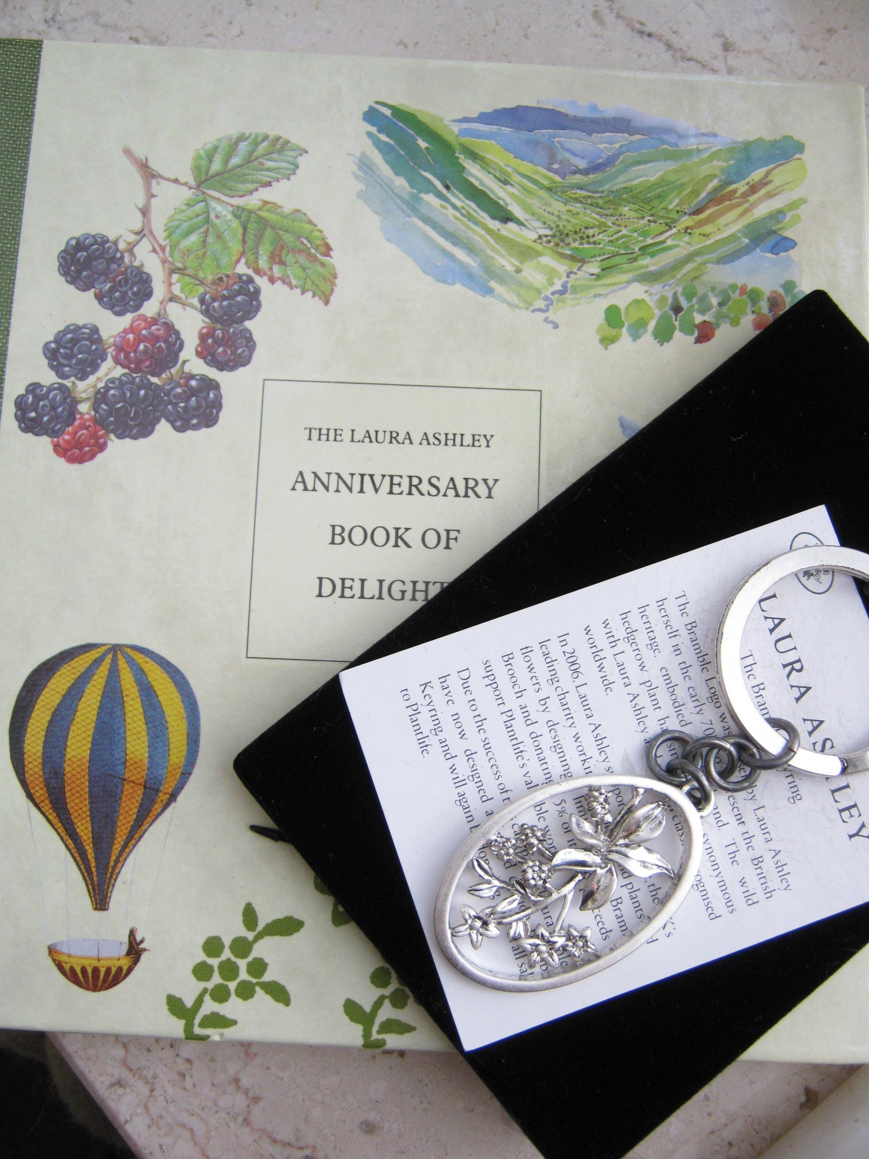 LAURA ASHLEY Vintage 1993 40th Anniversary Book of Delights & Limited  Edition Bramble Keyring Gift Set 