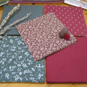 LAURA ASHLEY Vintage 70s/80s Print 50 x Fabric Patchwork Pieces, Dark Green, Burgundy, Saddle, Crafts Sewing Patchwork
