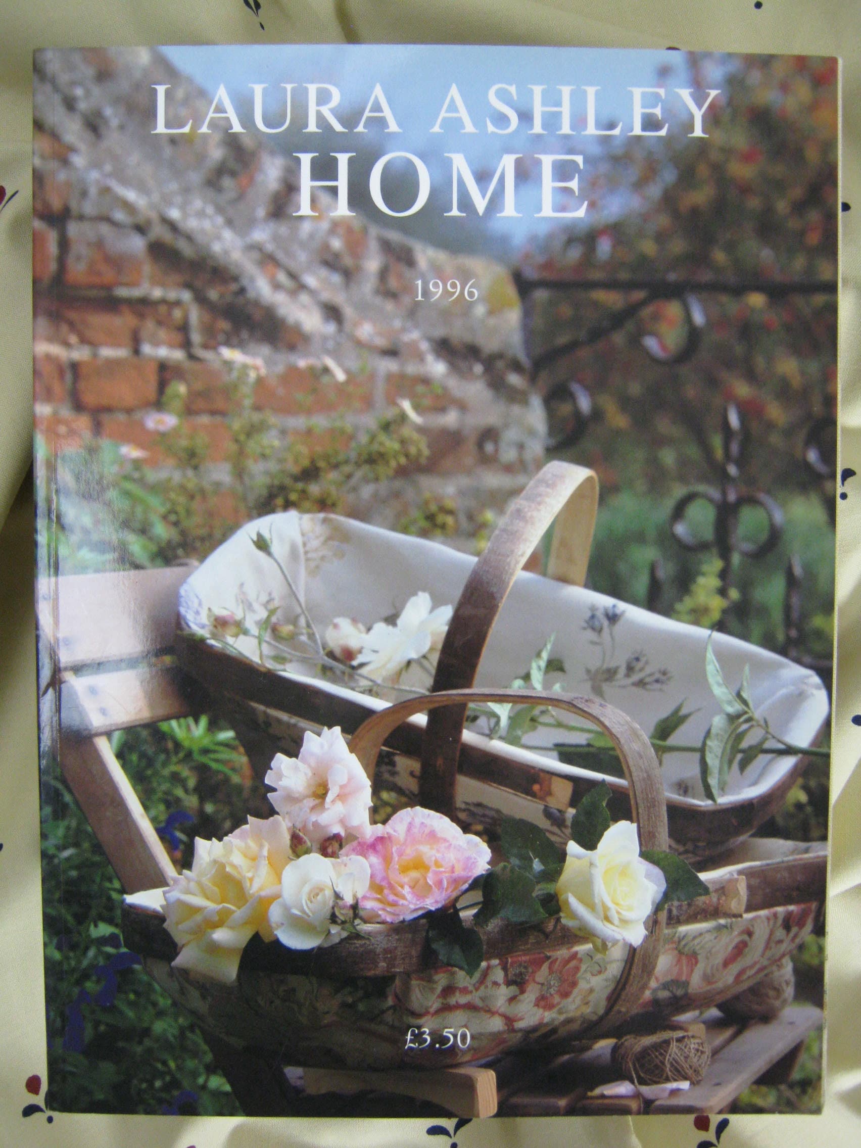 LAURA ASHLEY Vintage 1996 Home Decoration / Furnishings Catalogue LAURA ASHLEY Vintage 1996 Home Decoration / Furnishings Catalogue