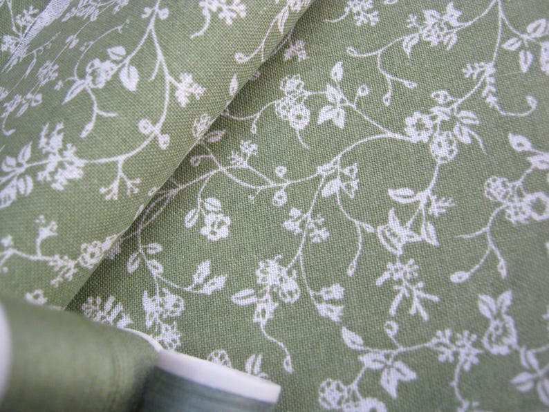 LAURA ASHLEY Vintage 70s/80s Print, 44 x Fabric Patchwork Pieces, Rose/Cherry/Moss/White, Crafts Sewing Patchwork image 11