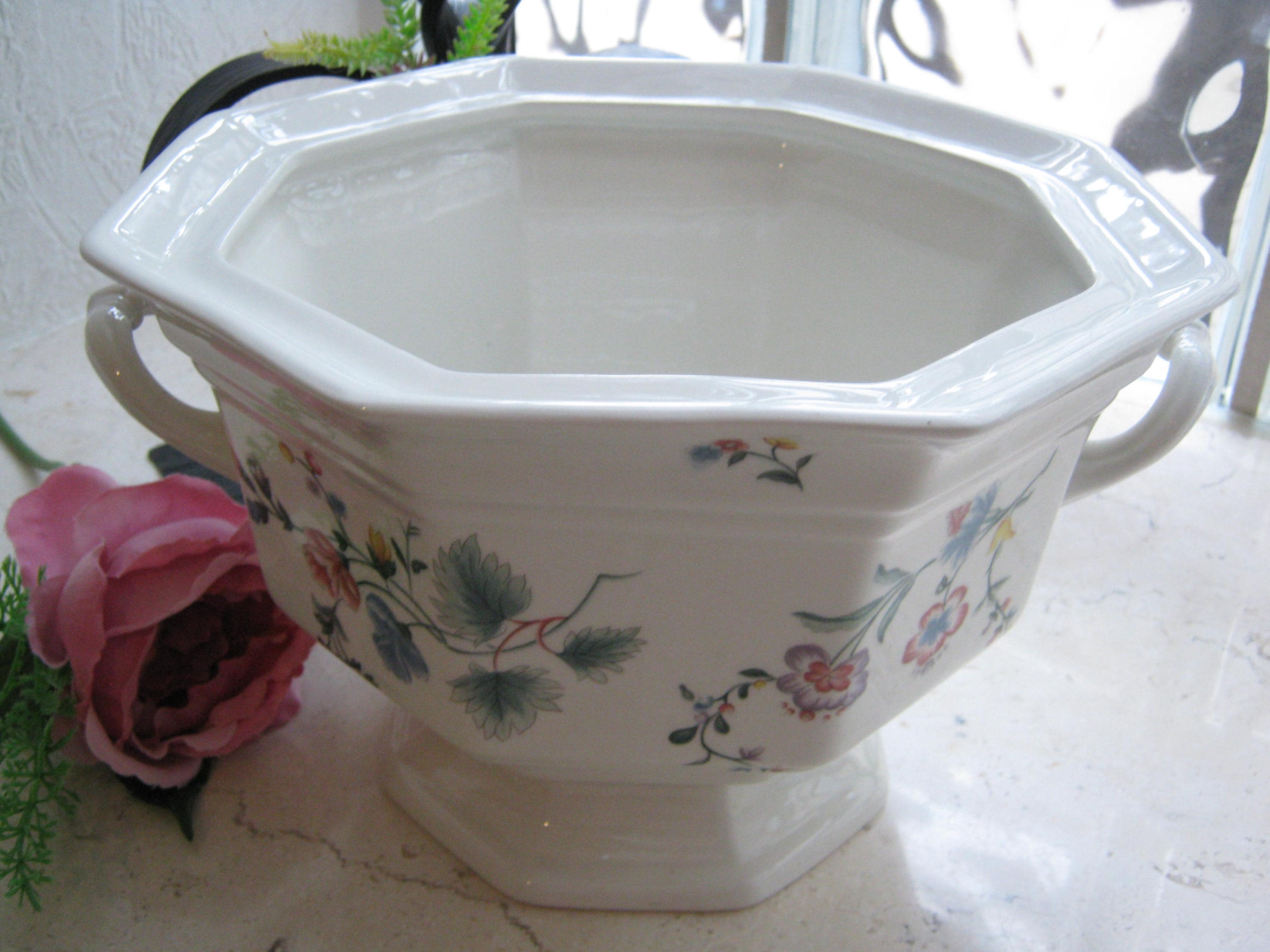 LAURA ASHLEY■①蓋付き鍋■②サラダボウル■2点セット■USED美品 LAURA ASHLEY□①蓋付き鍋□②サラダボウル□2点セット□USED美品 VQ x