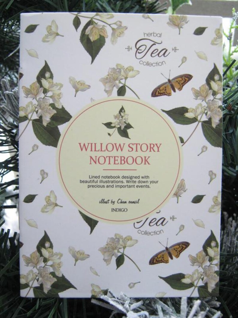 LAURA ASHLEY Gift Basket Christmas Festive Raffia Basket Bramble Brooch