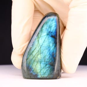 Labradorit 62g, subtila blågröna reflektioner