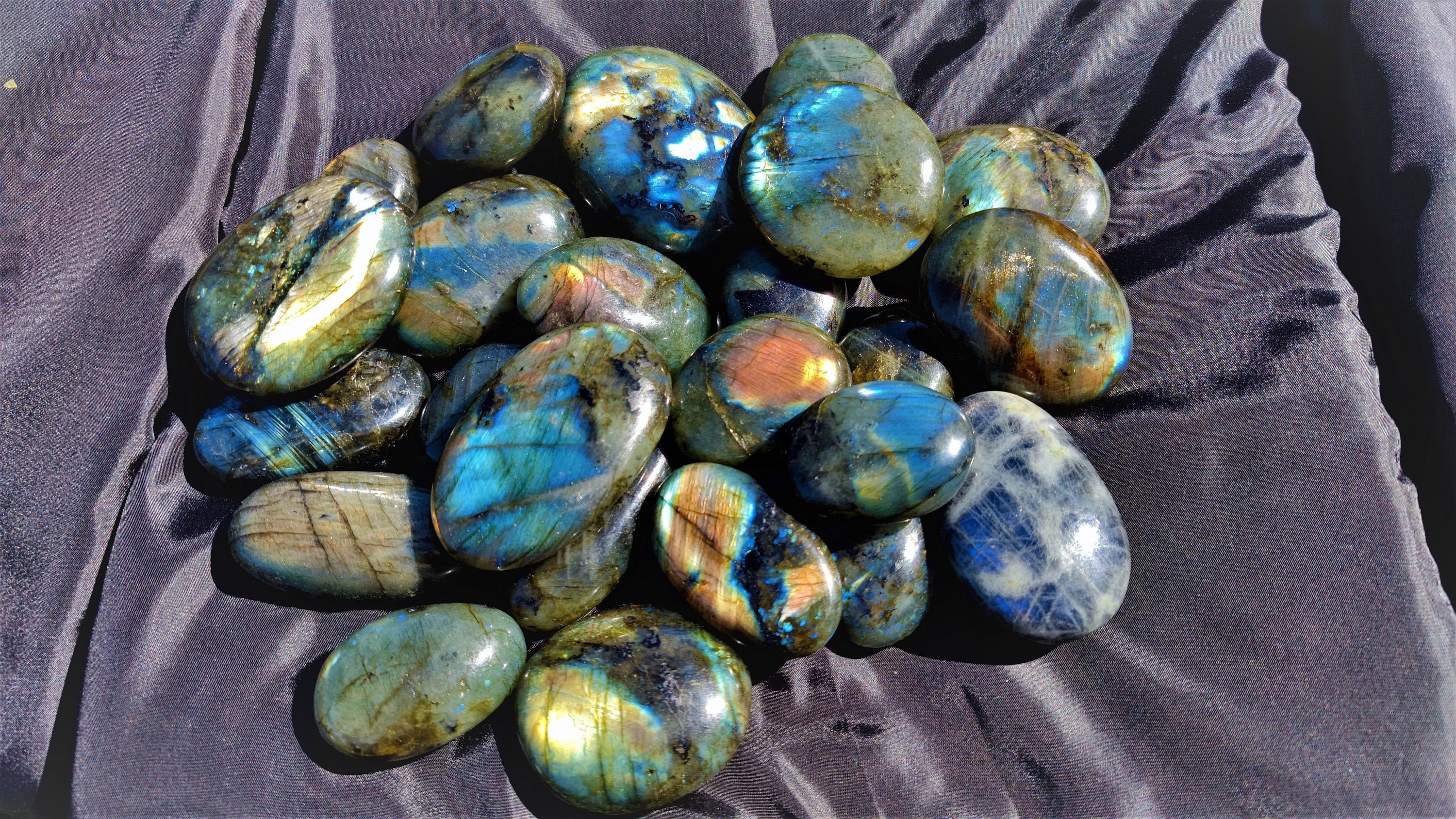 Extra Qualité de Galets Labradorite, Madagascar