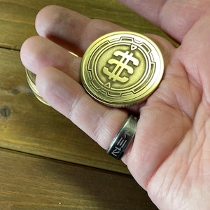 Star Wars The Old Republic Kartelmarkt Uitdagingsmunt Echt messing metaal Premium Prop Replica Credit Token Sabacc-chip Galaxy's Edge Batuu