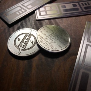 Mandalorian Code of Honor Boba Fett Crest Challenge Coin Stainless Steel Metal Prop Replica Credits Token Sabacc Chips Star Wars Batuu