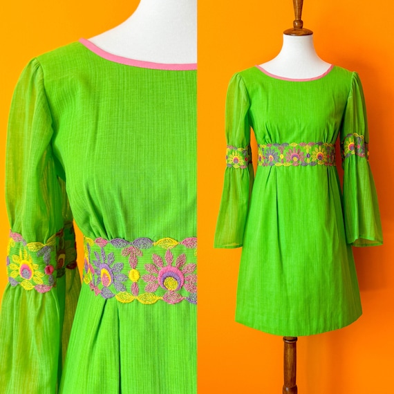 1960s Vintage Green Floral Juliette Sleeve Mini D… - image 1