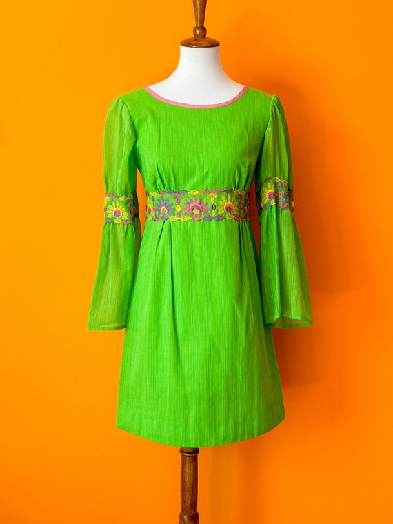 1960s Vintage Green Floral Juliette Sleeve Mini D… - image 8