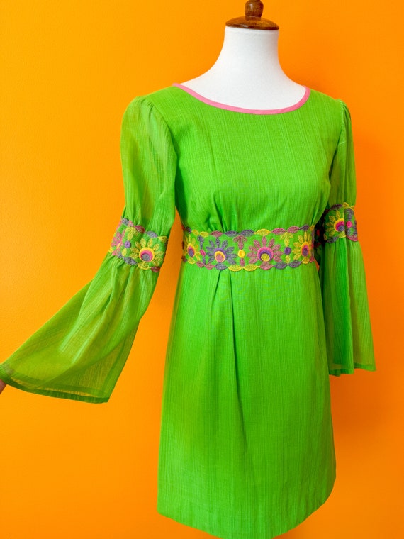 1960s Vintage Green Floral Juliette Sleeve Mini D… - image 7