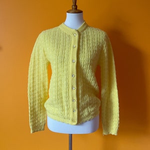 1960s Vintage Yellow Knit Cardigan || XS / S || button up acrylic sweater by Bernice Creations mod 60s outerwear