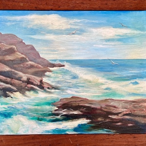 Paisaje marino vintage con olas contra una costa rocosa; pintura al óleo de paisaje costero de mediados del siglo XX; pintura al óleo original de paisaje marino oceánico