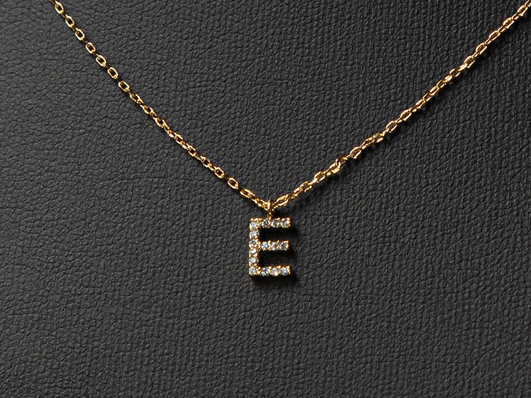 Letter e 2024 pendant necklace