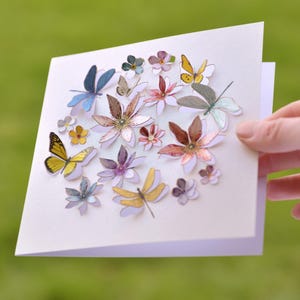 Carte vierge papillon, fleur et libellule - carte de printemps, carte de sculpture 3D - carte pour femme, cartes pour elle, fabriquée au Royaume-Uni / LS08