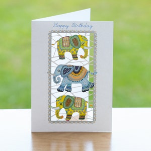 Biglietto di auguri di buon compleanno con elefante - Biglietto di auguri con tre elefanti - Biglietto con elefante indiano - Buon compleanno indiano - Biglietto di auguri di compleanno 3D tagliato al laser