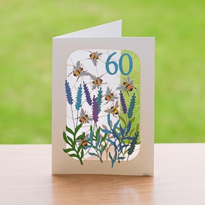 60e verjaardag bijkaart, lasercut kaart, kaart leeftijd 60, bijkaart verjaardag, 60e hommelkaart, kaarten voor haar, kaarten voor hem, gemaakt in het Verenigd Koninkrijk, BE060B