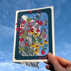 Cartão de aniversário em branco com borboleta e flor - Cartão de aniversário japonês com borboleta - Mensagem personalizável - Cartão de aniversário 3D cortado a laser - Fabricado no Reino Unido - PM434