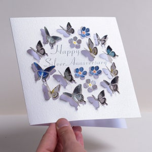 Tarjeta de aniversario de plata con mariposas - Tarjeta de aniversario número 25 - Feliz aniversario, Tarjeta desplegable, Tarjeta 3D, Tarjetas para ella, Fabricada en el Reino Unido /LS 39