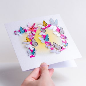 Carte d'anniversaire 70 ans papillon - Jolie carte sculpture 3D - Carte de joyeux anniversaire 70 ans, cartes pour elle, cadeau pour jardinier, fabriquée au Royaume-Uni / LS32