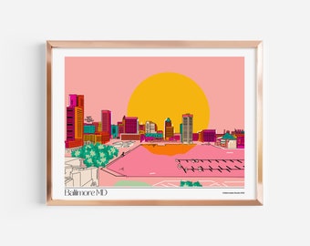 Puede incluir: Una ilustración colorida del horizonte de Baltimore con un gran sol amarillo en el fondo. La ciudad está representada en una paleta de colores rosa y naranja con una masa de agua rosa en primer plano. El texto "Baltimore MD" está en la parte inferior de la imagen.
